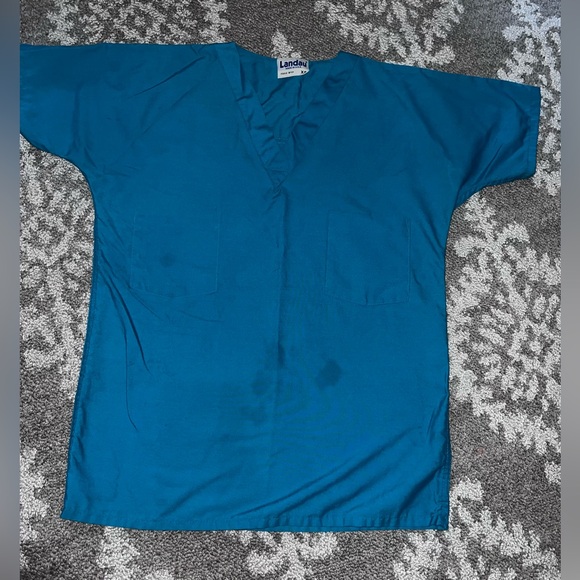 ⭐️Landau, bluish green scrub top, size Xs⭐️Used Condition⭐️ - Picture 2 of 6